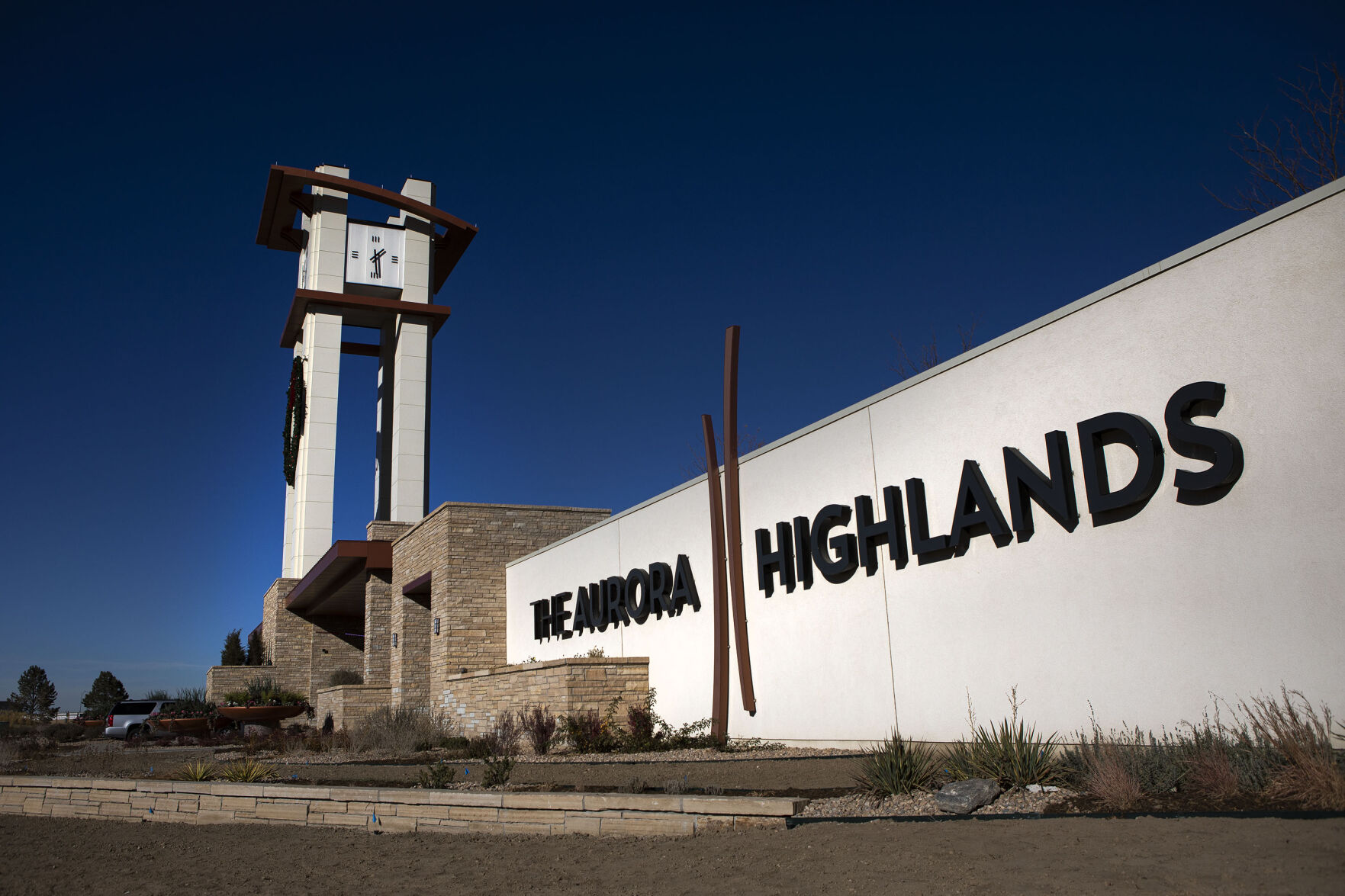 121221-news-AuroraHighlands07